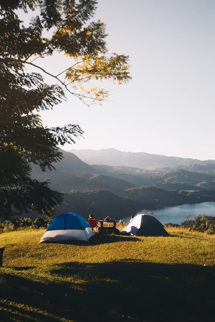 Une activité camping entre amis